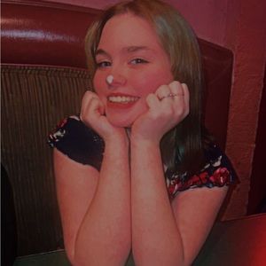 Meet your Posher, Damiana